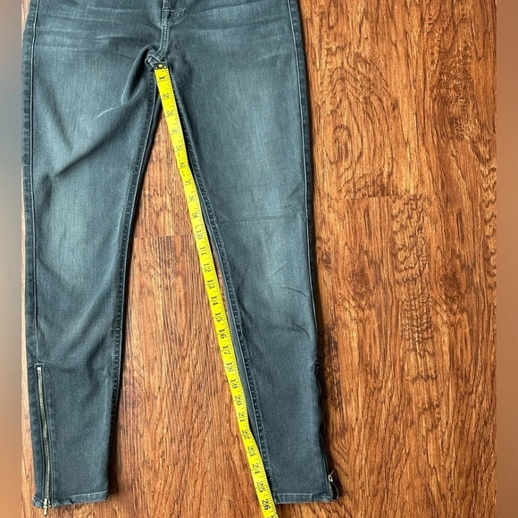 7 For All Mankind The Skinny Black Gray Distressed Jeans Side Zipper Leg Size 25 - Picture 3 of 8